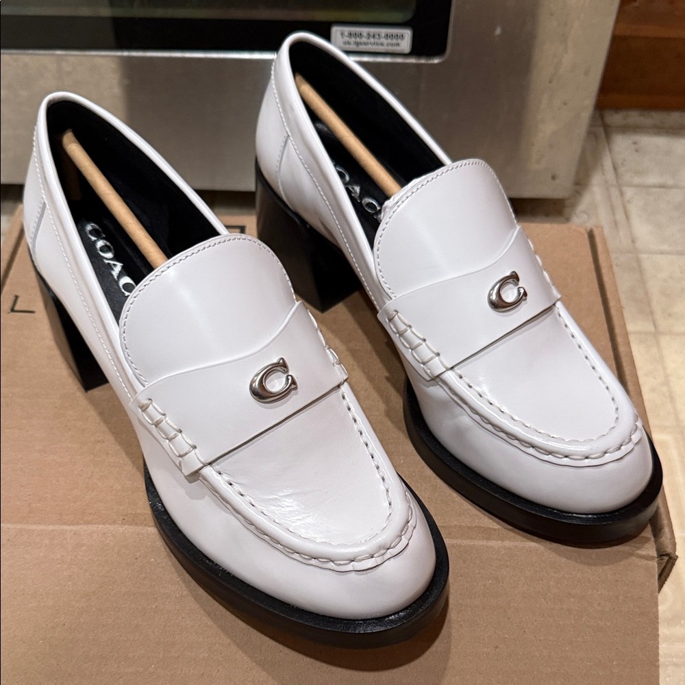 Coach Women's Natalie Leather Loafer - size 8 - Picture 2 of 16